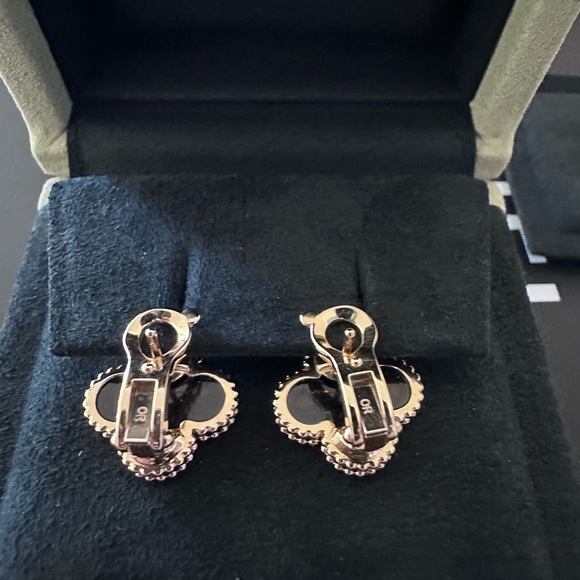 Van Cleef 18k yellow gold vintage Alhambra, onyx earrings, brand new - Picture 7 of 8